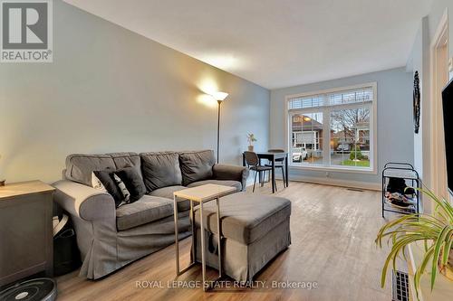 62 Houghton Avenue N, Hamilton, ON - Indoor Photo Showing Living Room