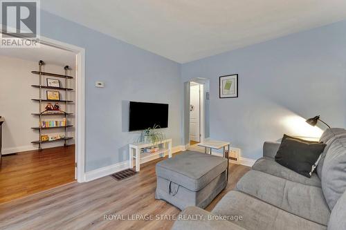 62 Houghton Avenue N, Hamilton, ON - Indoor Photo Showing Living Room