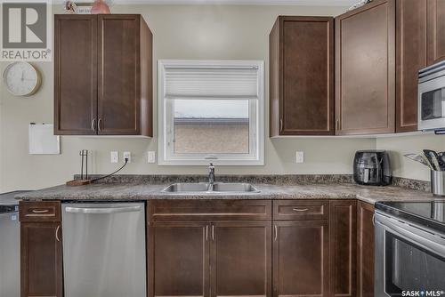 138 Allwood Crescent, Saskatoon, SK - Indoor Photo Showing Kitchen With Double Sink