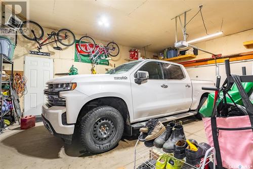 138 Allwood Crescent, Saskatoon, SK - Indoor Photo Showing Garage