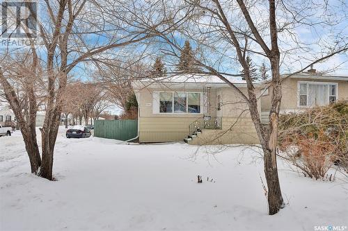 4801 8Th Avenue, Regina, SK - Outdoor