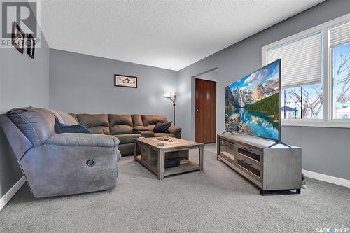 4801 8Th Avenue, Regina, SK - Indoor Photo Showing Living Room