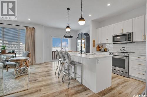 271 Prasad Manor, Saskatoon, SK - Indoor Photo Showing Kitchen With Stainless Steel Kitchen With Upgraded Kitchen