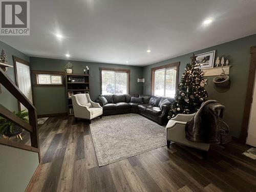 14900 Langston Road, Vanderhoof, BC - Indoor Photo Showing Living Room