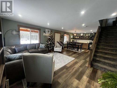 14900 Langston Road, Vanderhoof, BC - Indoor Photo Showing Living Room