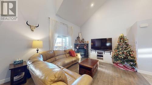 8708 113A Avenue, Fort St. John, BC - Indoor Photo Showing Living Room