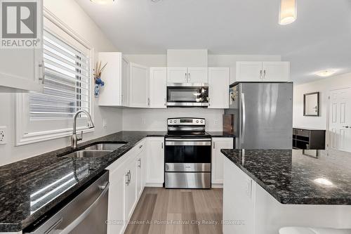 196 Lake Breeze Drive, Ashfield-Colborne-Wawanosh (Ashfield Twp), ON - Indoor Photo Showing Kitchen With Double Sink With Upgraded Kitchen