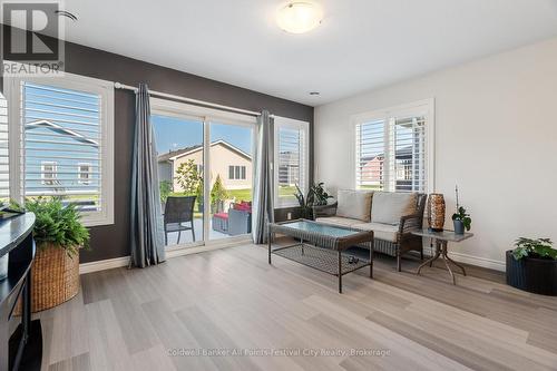 196 Lake Breeze Drive, Ashfield-Colborne-Wawanosh (Ashfield Twp), ON - Indoor Photo Showing Living Room