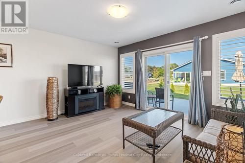 196 Lake Breeze Drive, Ashfield-Colborne-Wawanosh (Ashfield Twp), ON - Indoor Photo Showing Living Room