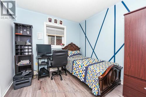 94 Saintsbury Crescent, Brampton, ON - Indoor Photo Showing Bedroom