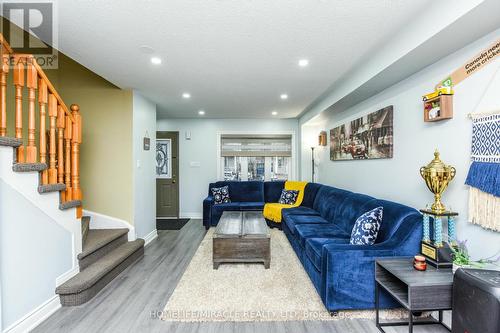 94 Saintsbury Crescent, Brampton, ON - Indoor Photo Showing Living Room