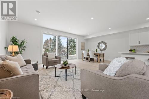 11 Ontario Street, Cambridge, ON - Indoor Photo Showing Living Room