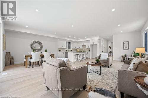 11 Ontario Street, Cambridge, ON - Indoor Photo Showing Living Room