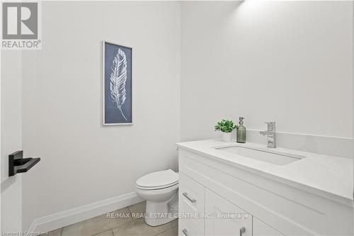 11 Ontario Street, Cambridge, ON - Indoor Photo Showing Bathroom