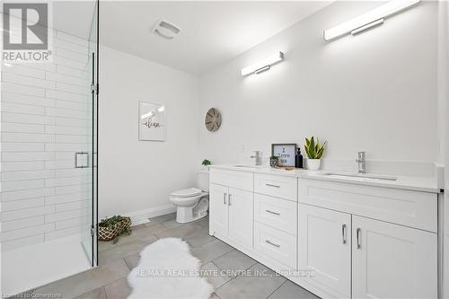 11 Ontario Street, Cambridge, ON - Indoor Photo Showing Bathroom