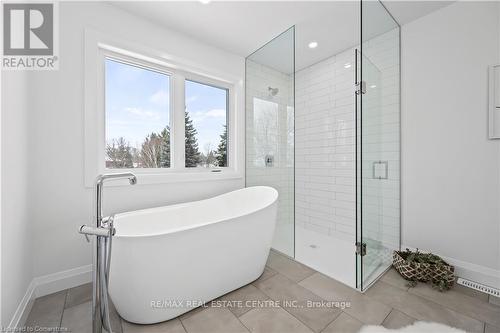 11 Ontario Street, Cambridge, ON - Indoor Photo Showing Bathroom