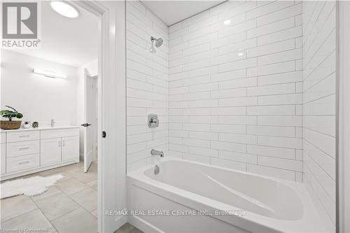 11 Ontario Street, Cambridge, ON - Indoor Photo Showing Bathroom