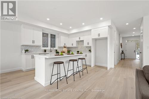 11 Ontario Street, Cambridge, ON - Indoor Photo Showing Kitchen With Upgraded Kitchen