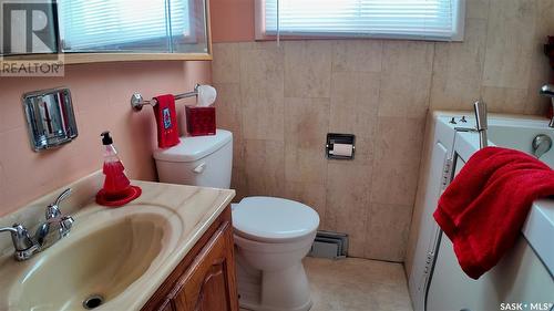 1182 112Th Street, North Battleford, SK - Indoor Photo Showing Bathroom