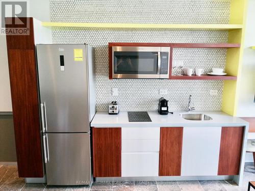 302 Singular Joy, Mexico, ON - Indoor Photo Showing Kitchen