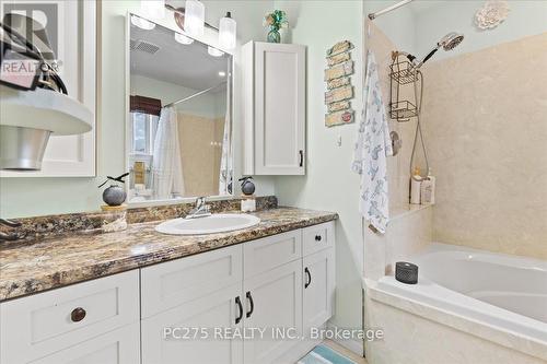 1163 Crumlin Side Road, London, ON - Indoor Photo Showing Bathroom