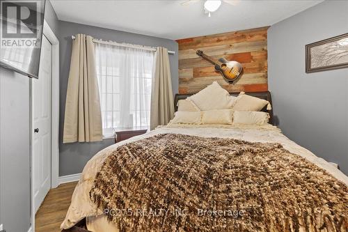 1163 Crumlin Side Road, London, ON - Indoor Photo Showing Bedroom