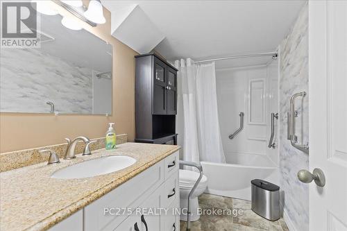 1163 Crumlin Side Road, London, ON - Indoor Photo Showing Bathroom