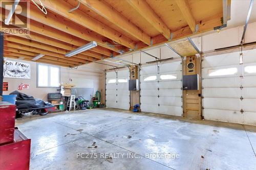 1163 Crumlin Side Road, London, ON - Indoor Photo Showing Garage