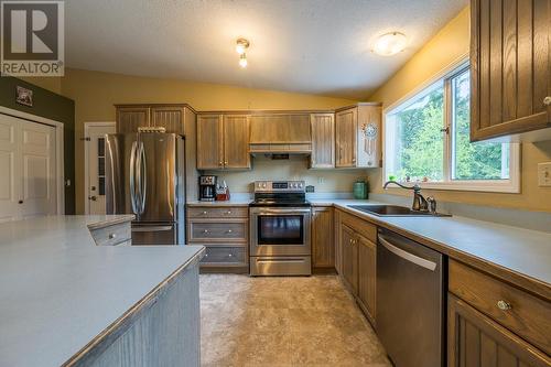 1460 Heffley Louis Cr Road, Kamloops, BC - Indoor Photo Showing Kitchen