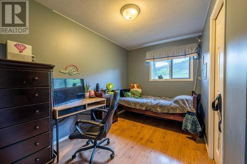 1460 Heffley Louis Cr Road, Kamloops, BC - Indoor Photo Showing Bedroom