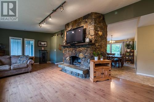 1460 Heffley Louis Cr Road, Kamloops, BC - Indoor Photo Showing Living Room With Fireplace