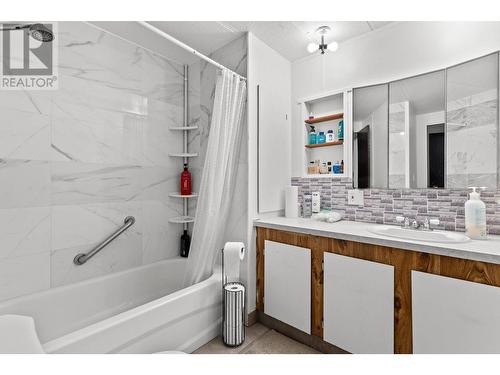 3512 Barriere Lakes Road, Barriere, BC - Indoor Photo Showing Bathroom