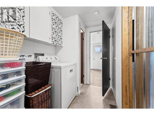 3512 Barriere Lakes Road, Barriere, BC - Indoor Photo Showing Laundry Room