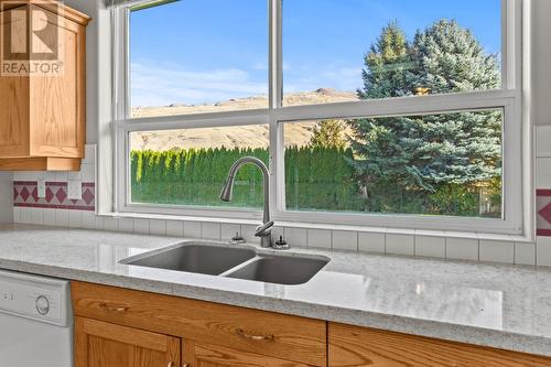 650 Harrington Road Unit# 76, Kamloops, BC - Indoor Photo Showing Kitchen With Double Sink