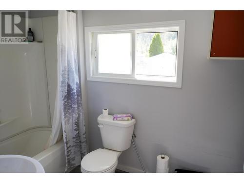 1405 Soues Street, Clinton, BC - Indoor Photo Showing Bathroom