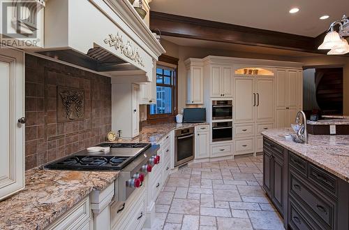 2622 Thompson Drive, Kamloops, BC - Indoor Photo Showing Kitchen With Upgraded Kitchen