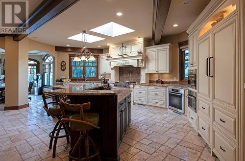 2622 Thompson Drive, Kamloops, BC - Indoor Photo Showing Kitchen With Upgraded Kitchen