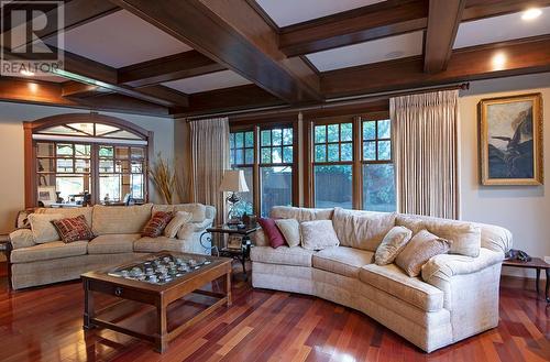 2622 Thompson Drive, Kamloops, BC - Indoor Photo Showing Living Room