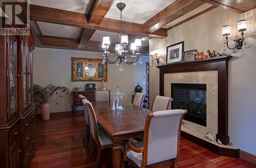 2622 Thompson Drive, Kamloops, BC - Indoor Photo Showing Dining Room With Fireplace