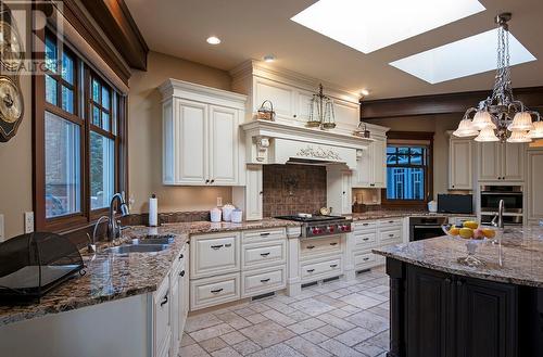 2622 Thompson Drive, Kamloops, BC - Indoor Photo Showing Kitchen With Double Sink