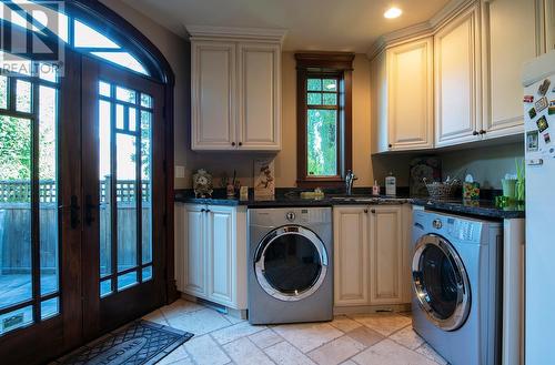 2622 Thompson Drive, Kamloops, BC - Indoor Photo Showing Laundry Room