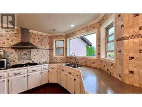 1973 Tranquille Road, Kamloops, BC - Indoor Photo Showing Kitchen With Double Sink