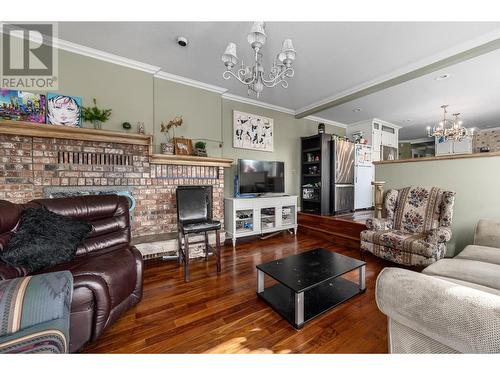 1973 Tranquille Road, Kamloops, BC - Indoor Photo Showing Living Room