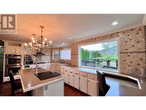 1973 Tranquille Road, Kamloops, BC - Indoor Photo Showing Kitchen