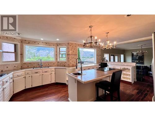 1973 Tranquille Road, Kamloops, BC - Indoor Photo Showing Kitchen