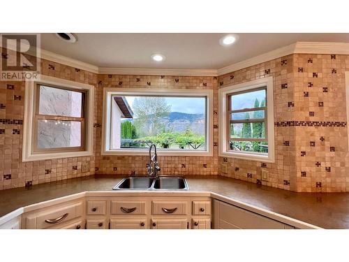 1973 Tranquille Road, Kamloops, BC - Indoor Photo Showing Kitchen With Double Sink