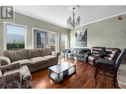 1973 Tranquille Road, Kamloops, BC - Indoor Photo Showing Living Room