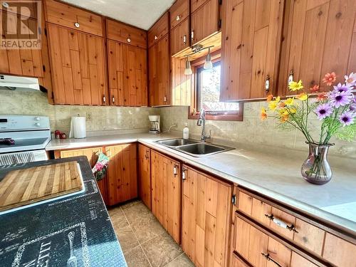 4322 Yellowhead Highway, Barriere, BC - Indoor Photo Showing Kitchen With Double Sink