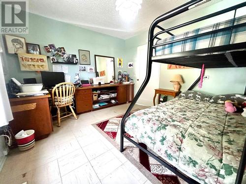 4322 Yellowhead Highway, Barriere, BC - Indoor Photo Showing Bedroom