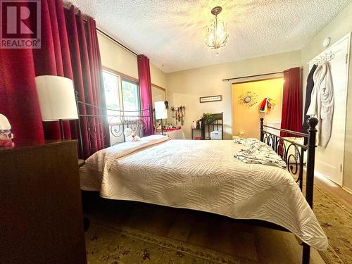 4322 Yellowhead Highway, Barriere, BC - Indoor Photo Showing Bedroom